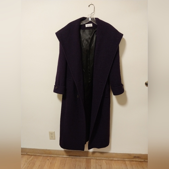 100% wool maxi length coat with shawl collar that can be worn as a hood - Picture 2 of 7